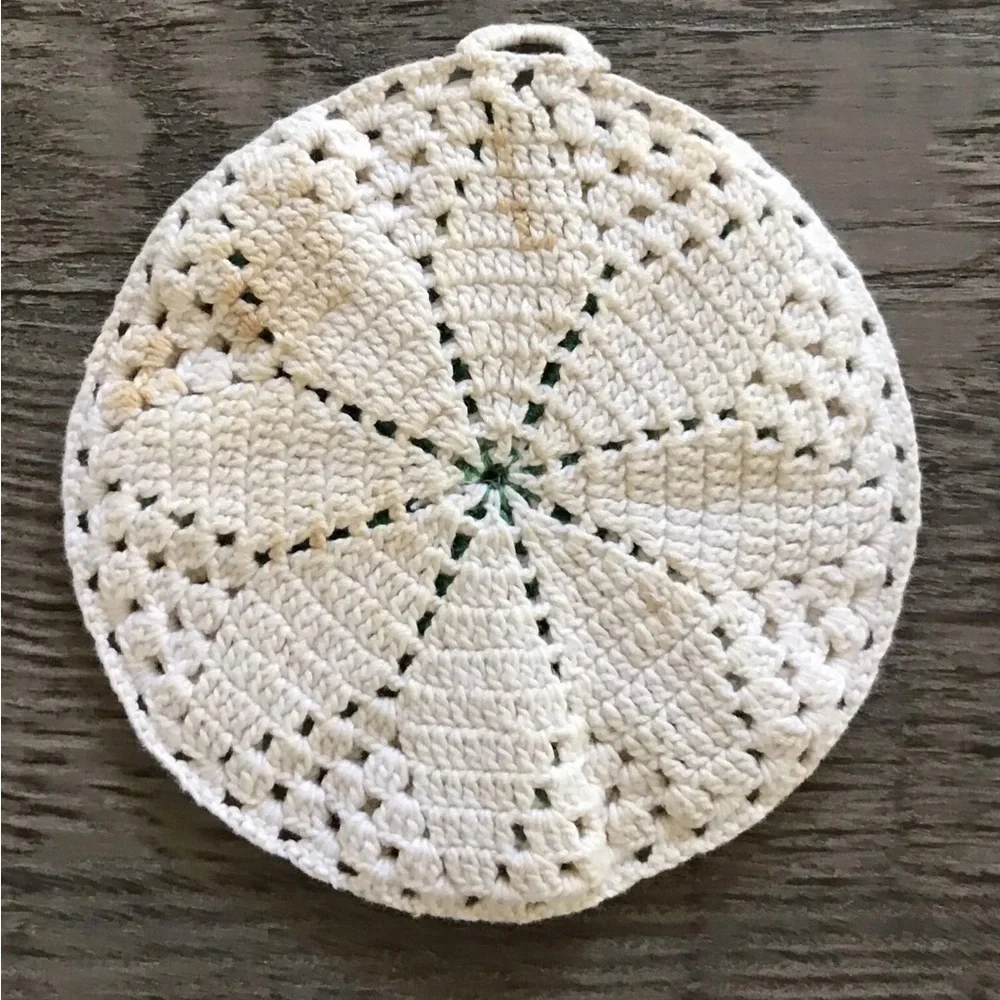 Handcrafted Vintage Crochet Pinwheel Potholders - Red and Green - Christmas - Picture 4 of 6